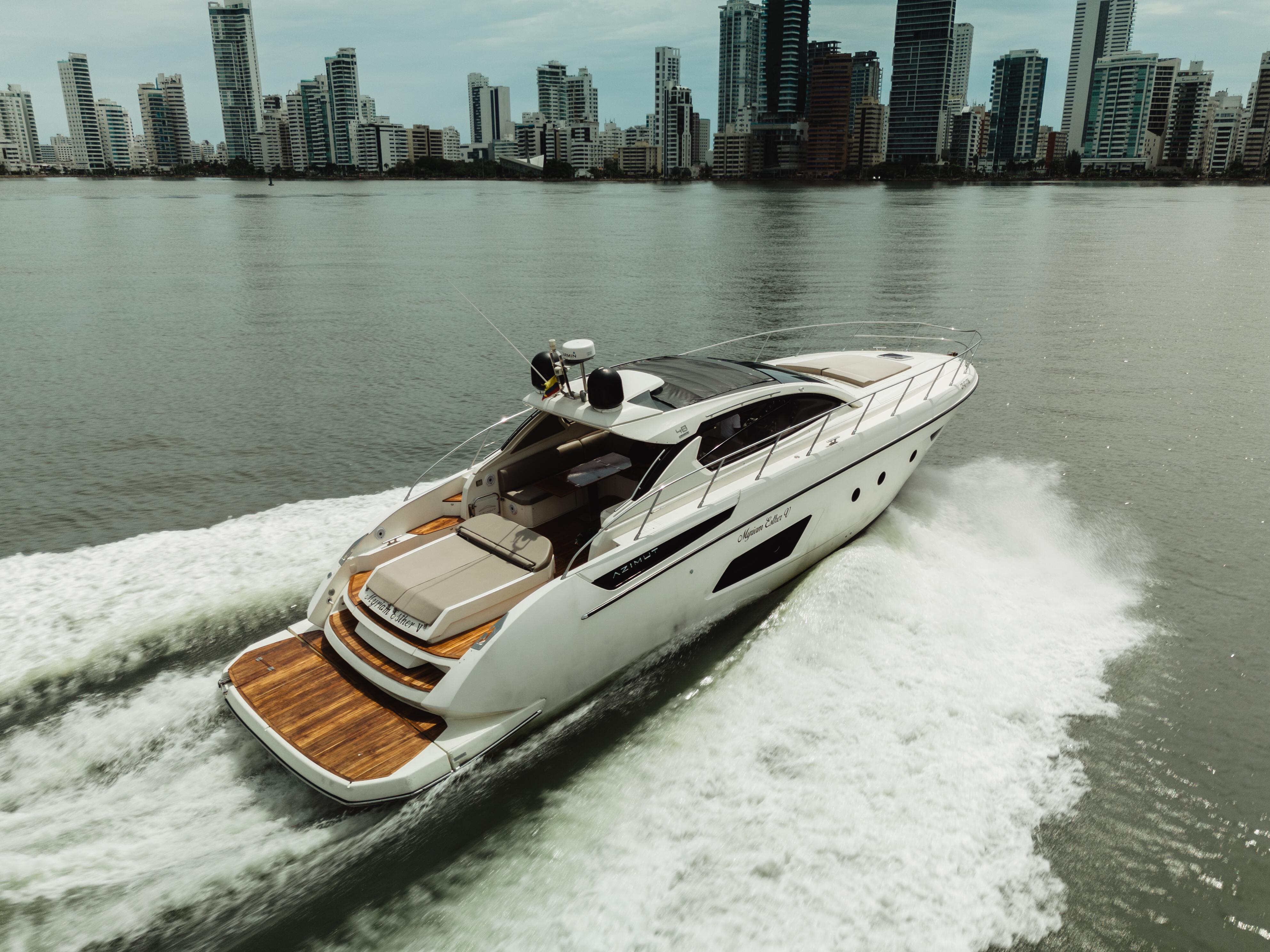YATE AZIMUT 48 PIES Cartagena Bachelor Party - Despedidas de Soltero VIP